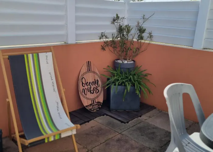 Maison Bord De * سا يْليرْ دو ري