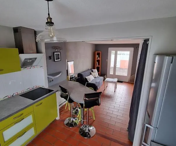 Maison Bord De * سا يْليرْ دو ري